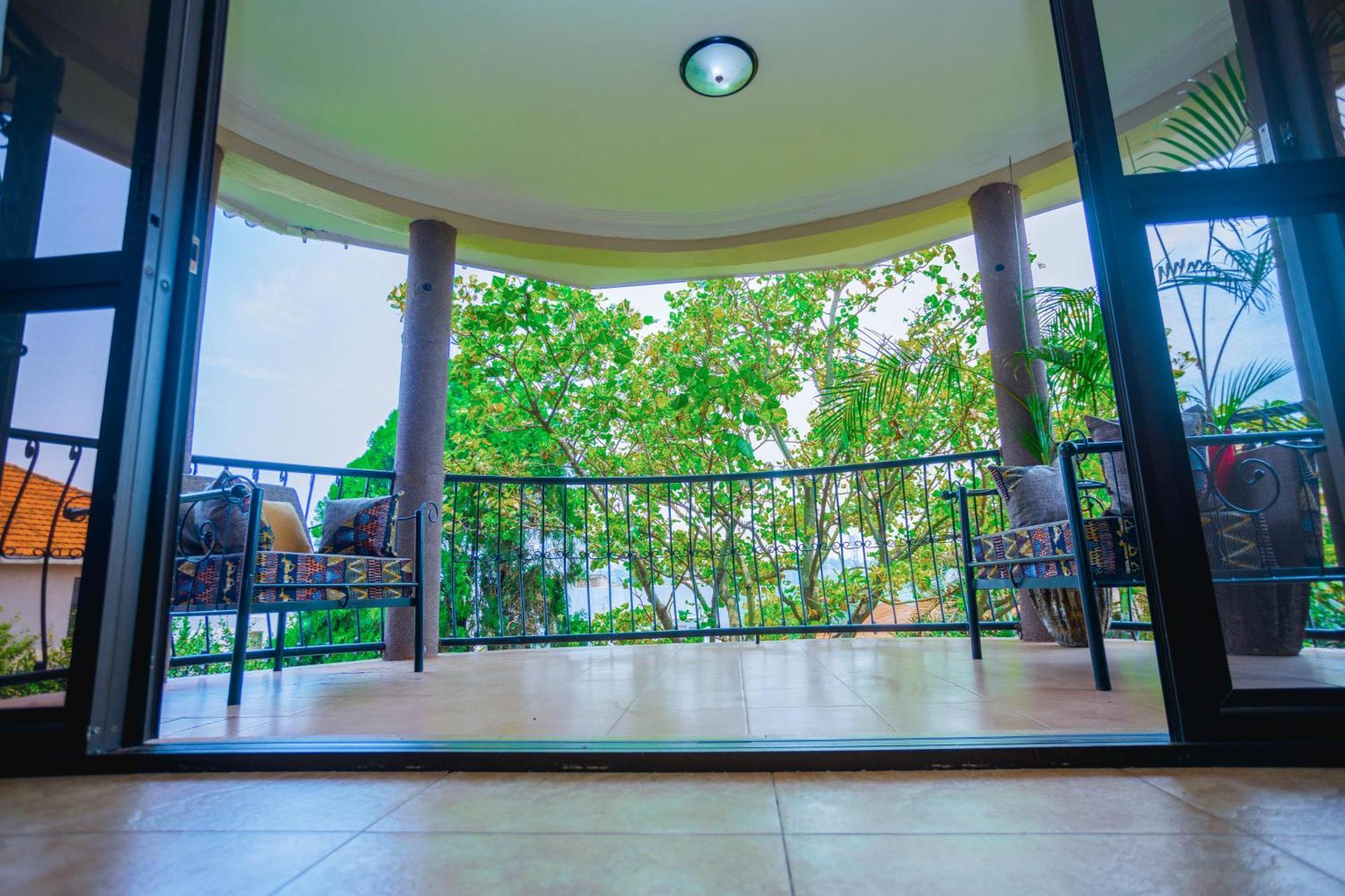 Gazelle Guest House Kampala Exteriör bild